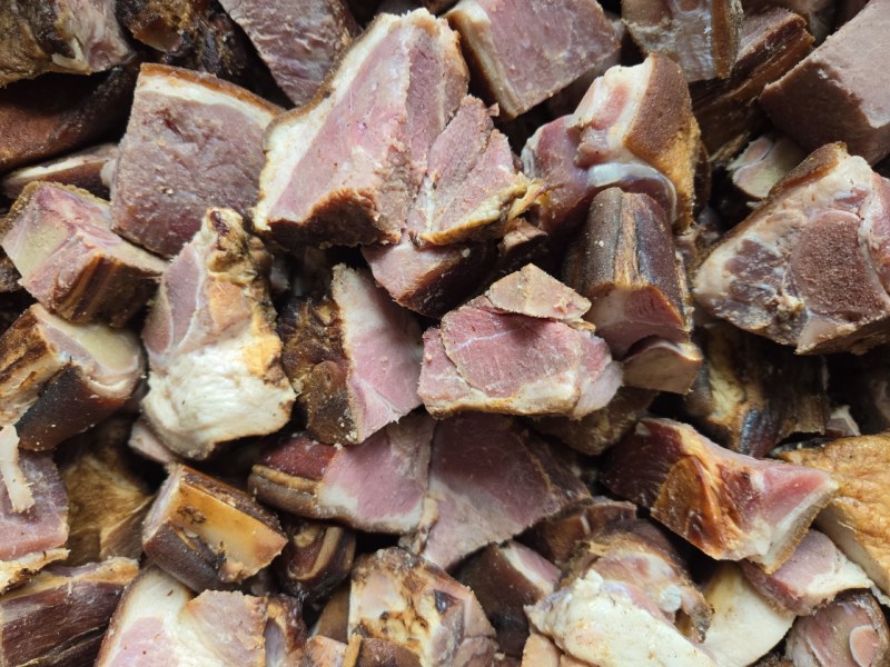 【腊肉】烟熏腊猪蹄已切块30斤整件腌腊制品系列批发
