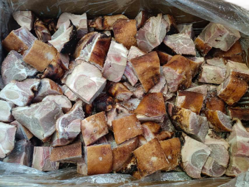 【腊肉】烟熏腊猪蹄已切块30斤整件腌腊制品系列批发