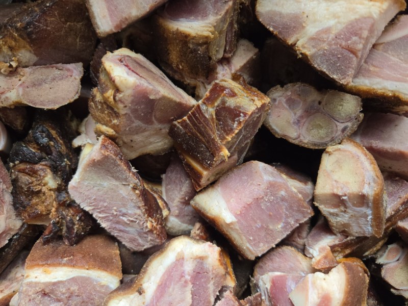 【腊肉】烟熏腊猪蹄已切块30斤整件腌腊制品系列批发