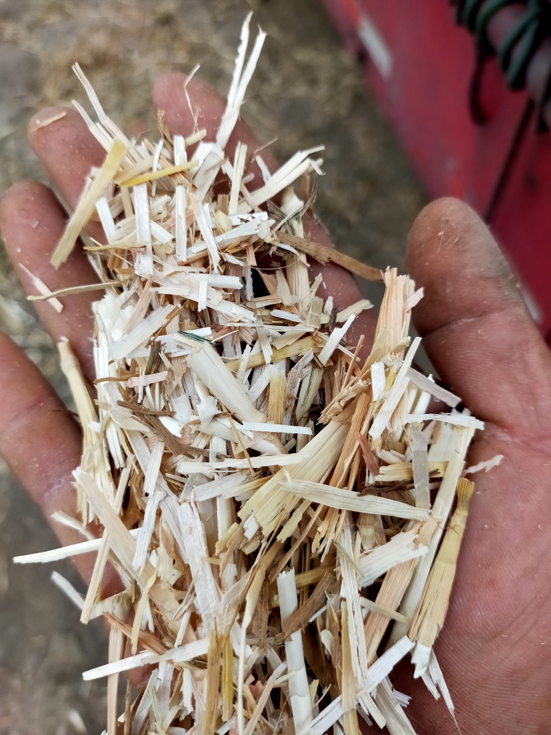 粉碎除尘压块小麦结杆专业牛羊草料8年以上质量白亮干净