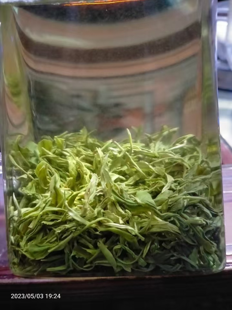 高山茶产自湖南和江西交界处高山顶上富晒绿茶，