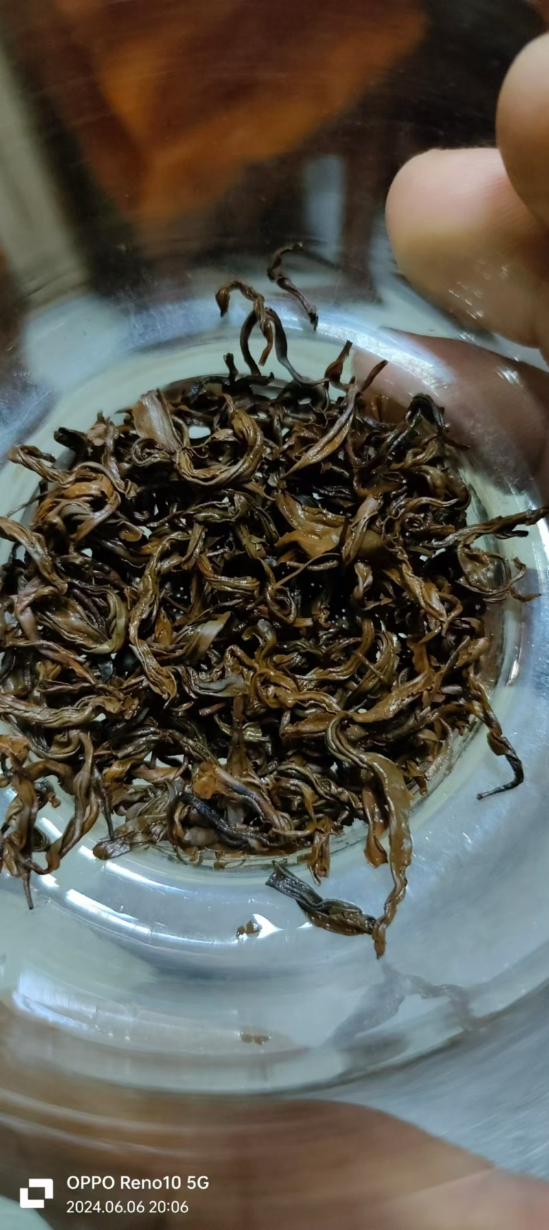 高山茶产自湖南和江西交界处高山顶上富晒绿茶，