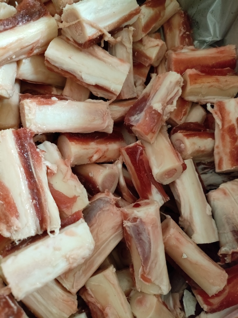 羊棒骨中段，羊棒骨，吃肉吸骨髓。。。。。