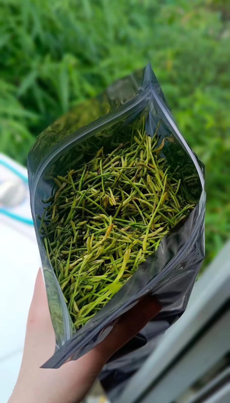 无污染无农药金银花，手工烘炒太阳自然晒干，源头厂家