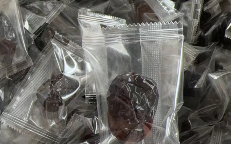 新疆蒸枣，经过三蒸三嗮制作而成，没有任何添加剂