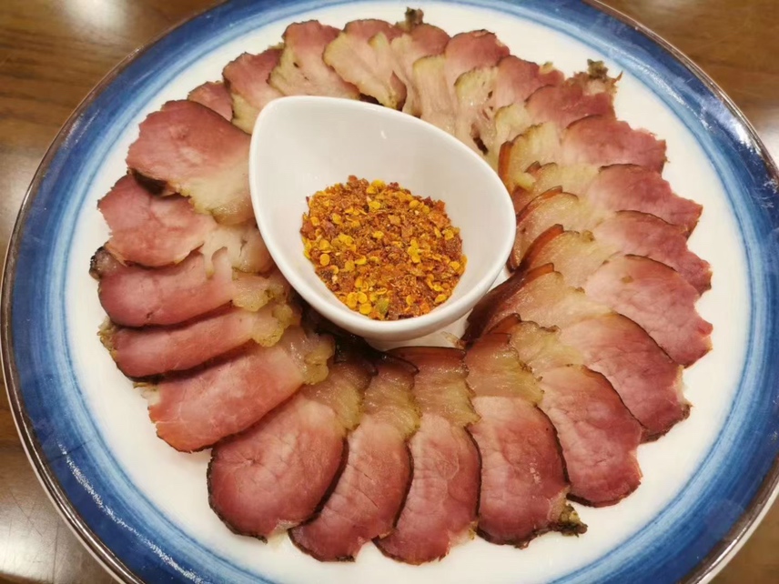 蒸锅中的粉肠