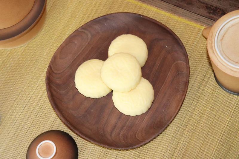 低端榴莲味冰皮月饼