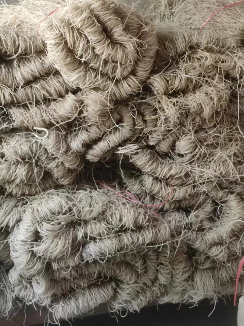 纯红薯粉条纯手工制作，没有任何添加剂，欢迎咨询联系