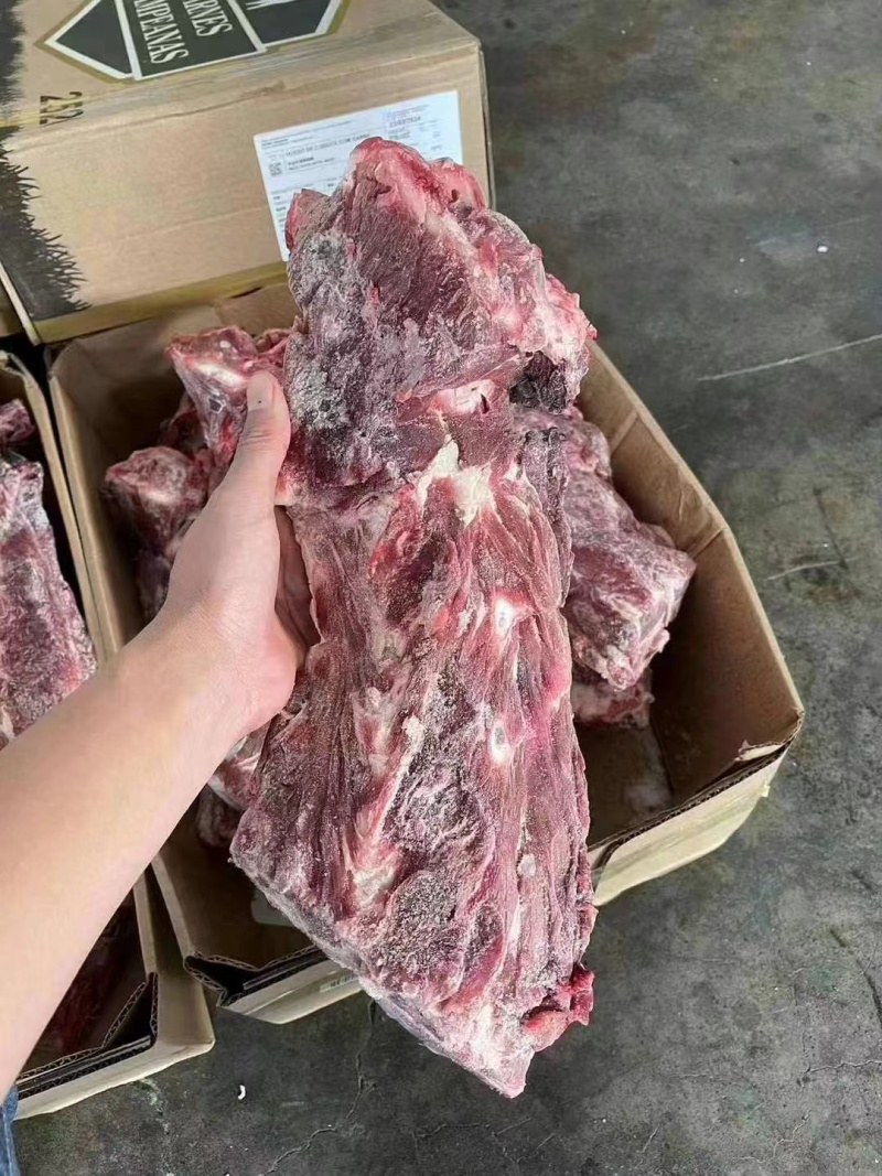 牛脖骨，满肉牛脖骨，量大质优价格优惠欢迎咨询采购