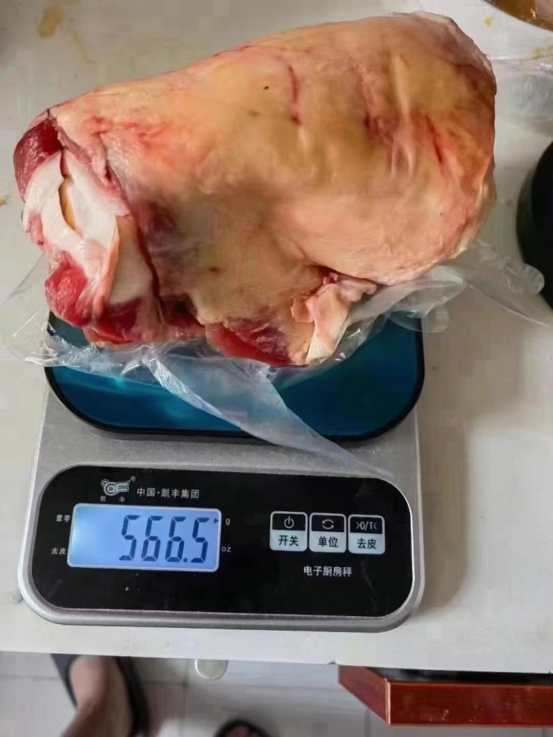 牛窝骨，(牛膝盖骨.牛髌骨）有筋有肉，非常好吃