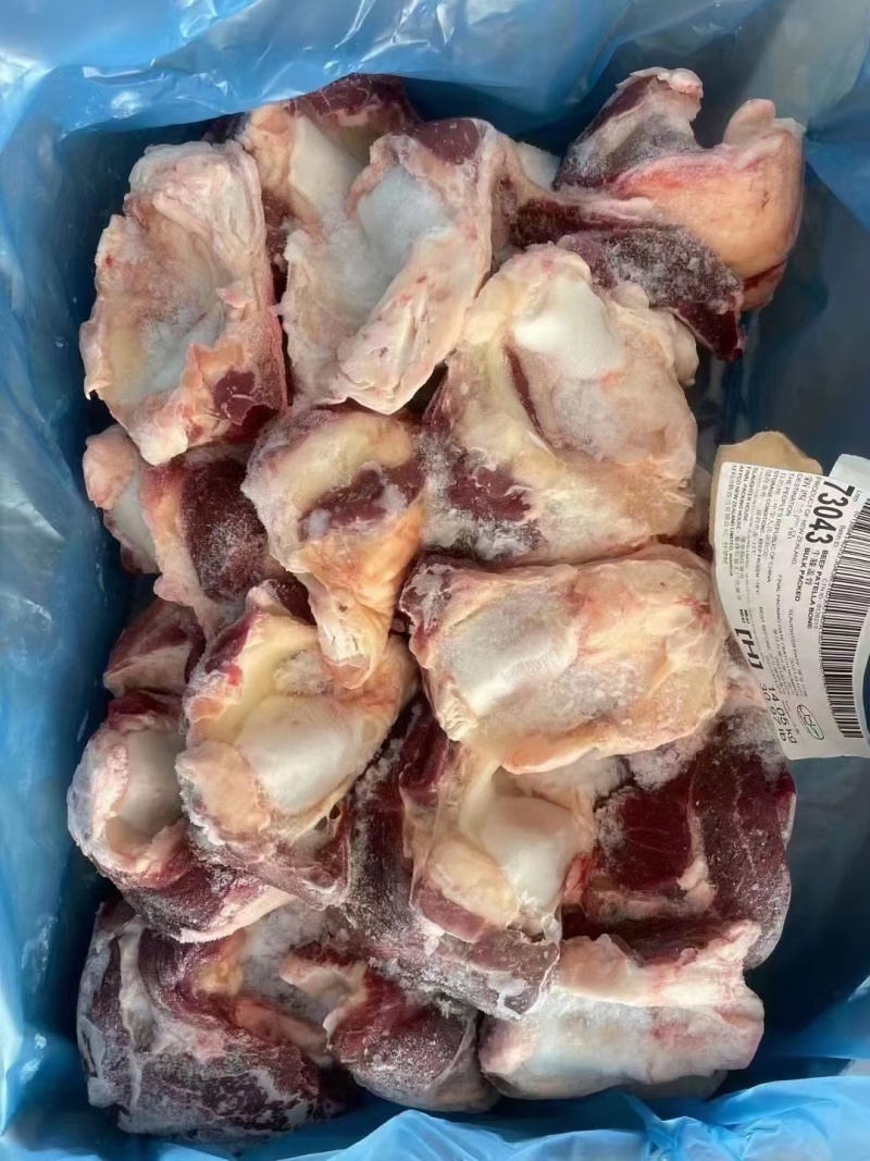 牛窝骨，(牛膝盖骨.牛髌骨）有筋有肉，非常好吃