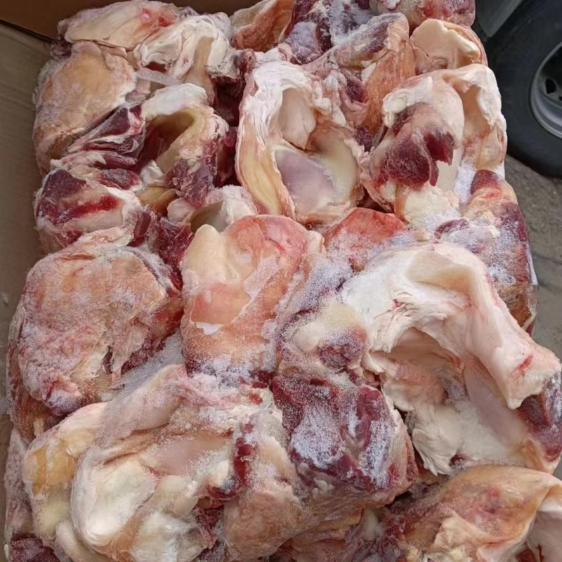 牛窝骨，(牛膝盖骨.牛髌骨）有筋有肉，非常好吃