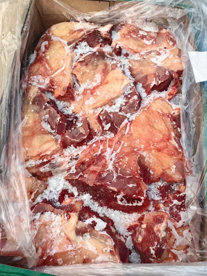 牛窝骨，(牛膝盖骨.牛髌骨）有筋有肉，非常好吃
