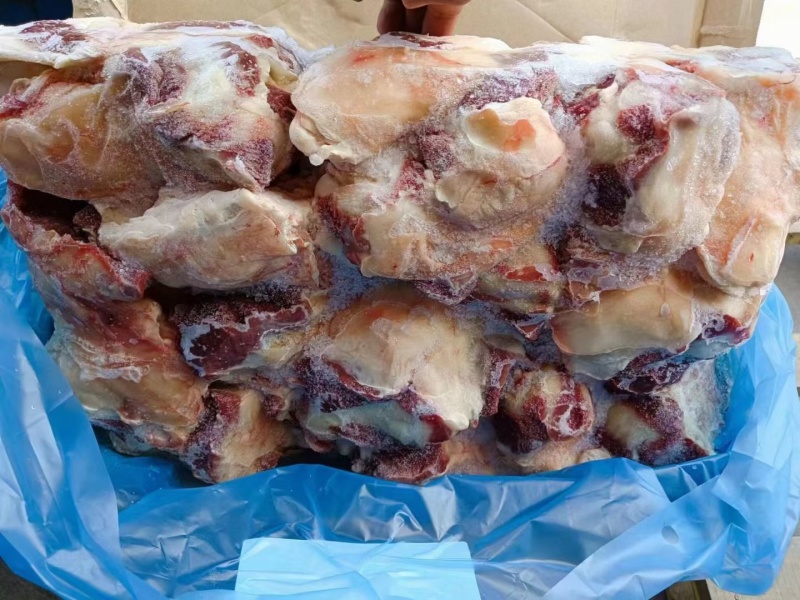 牛窝骨，(牛膝盖骨.牛髌骨）有筋有肉，非常好吃