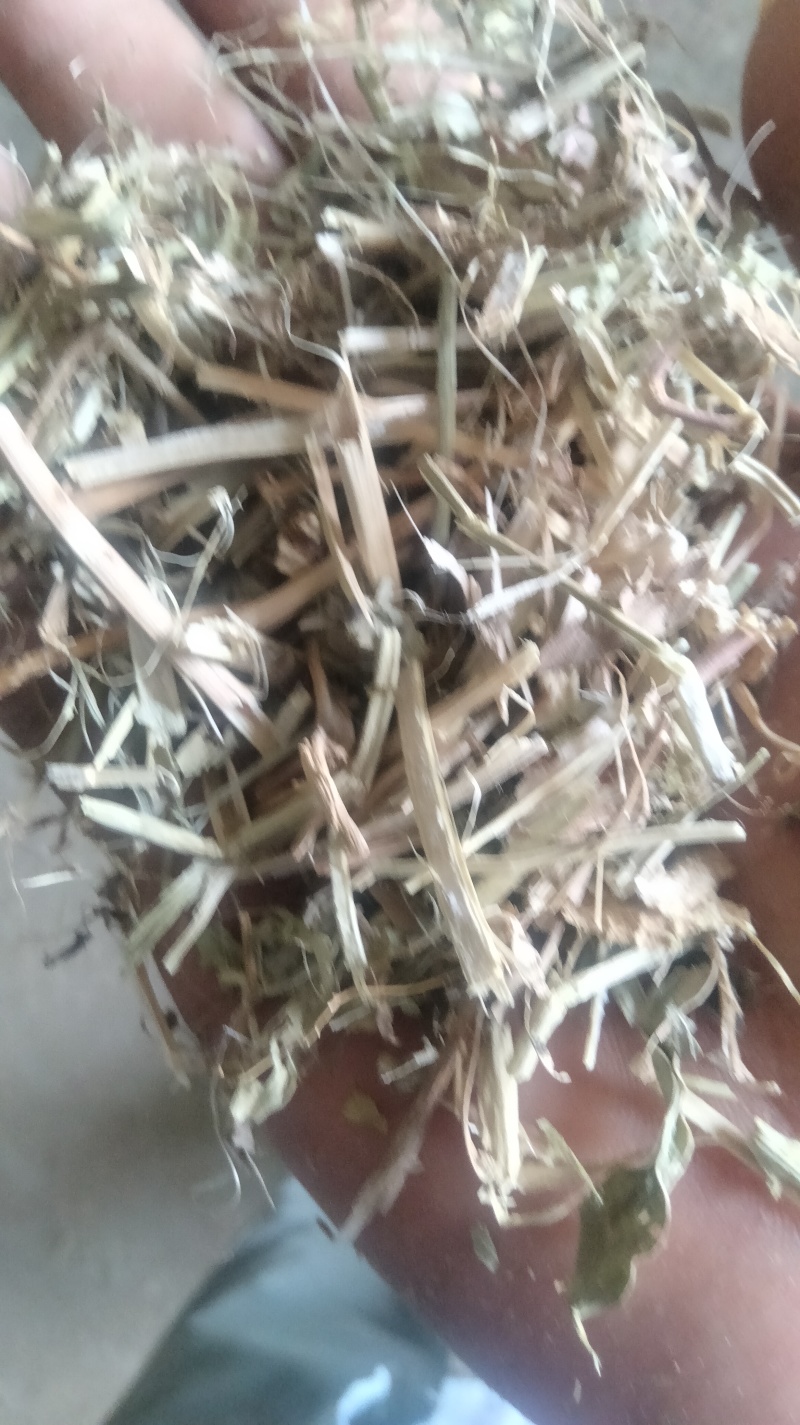 袋装的花生秧牛羊草料