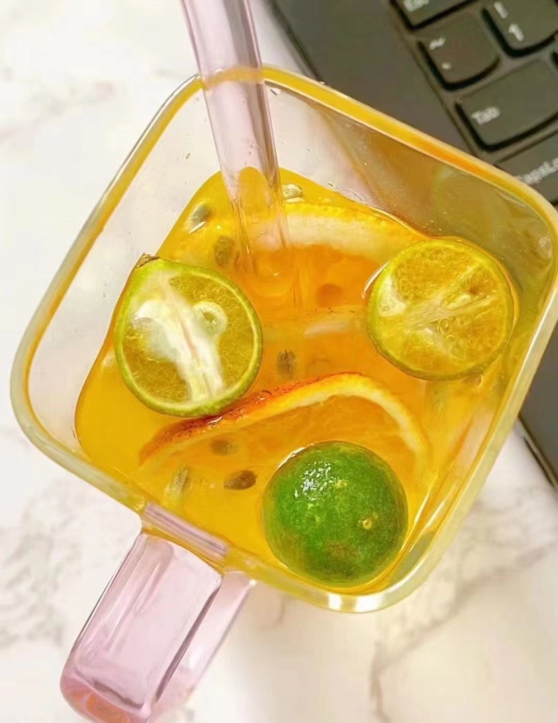 夏日炎炎，精品水果茶，百香果青柠水果茶。