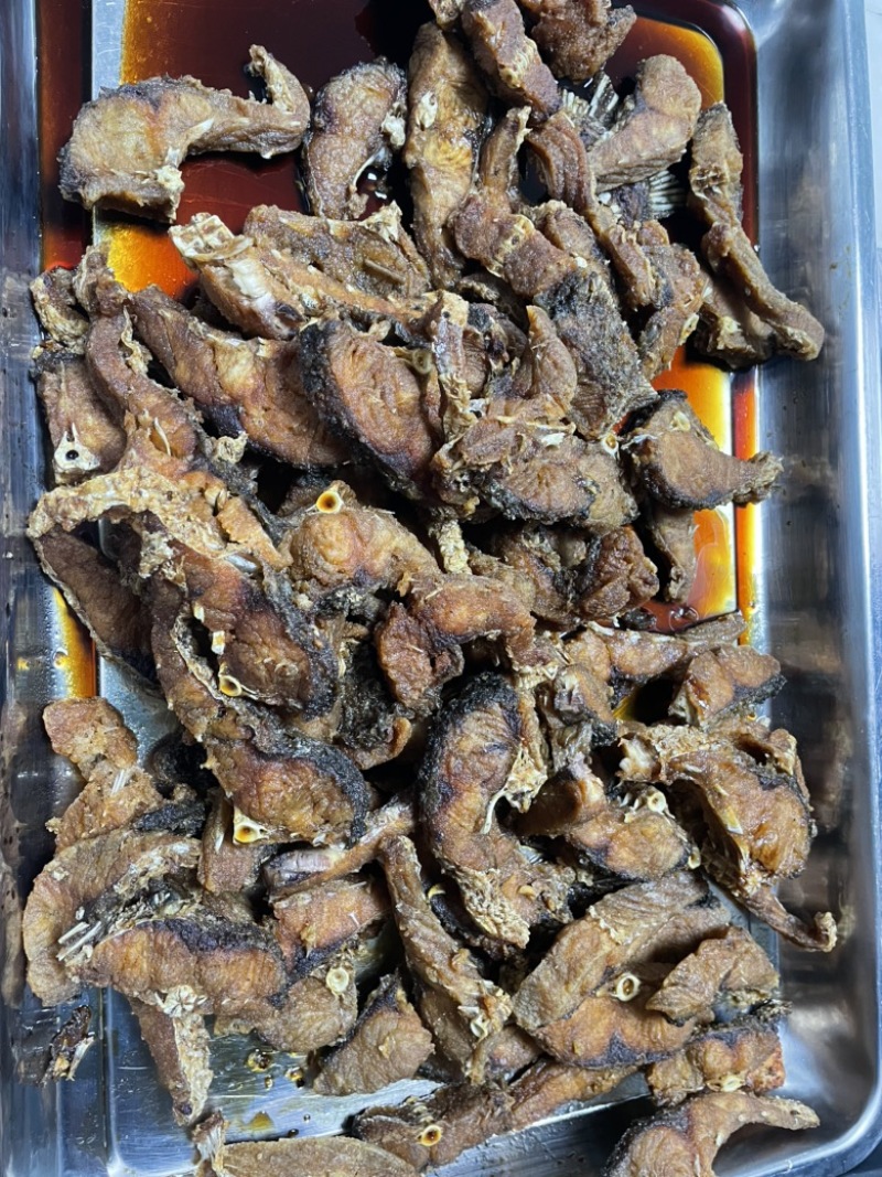 本帮熏鱼，工厂预炸，300克一盒，适合餐饮，电商团购地摊