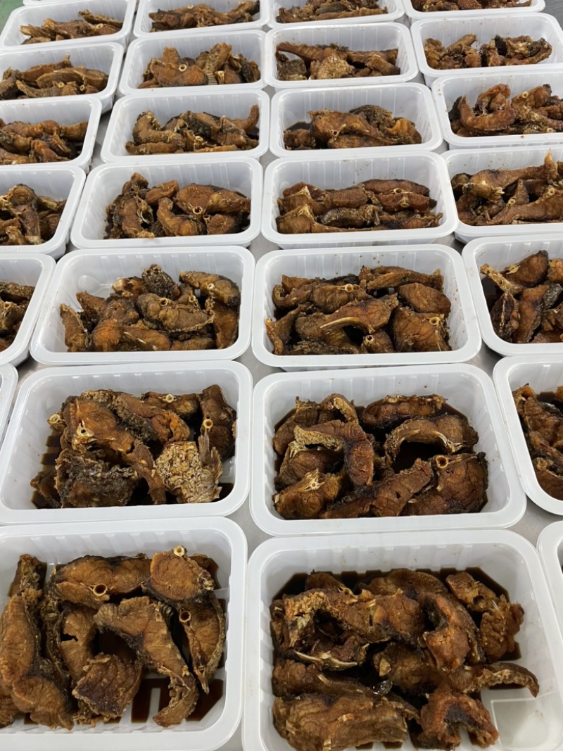 本帮熏鱼，工厂预炸，300克一盒，适合餐饮，电商团购地摊