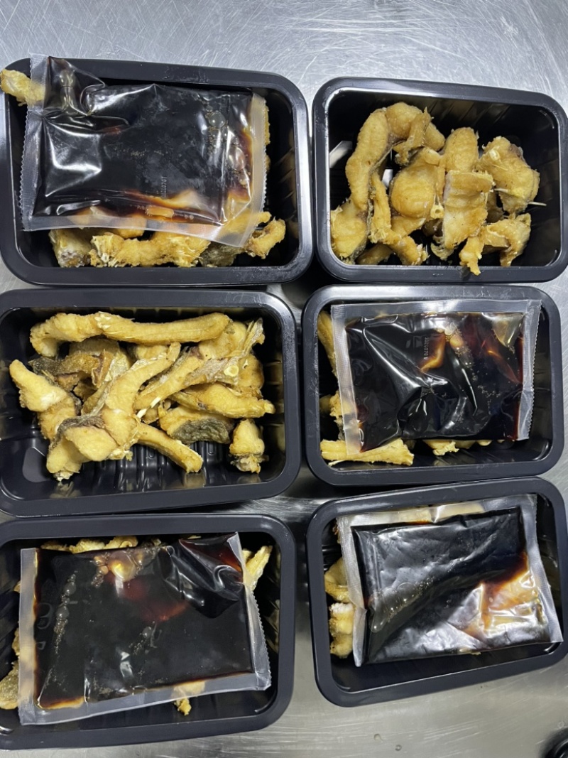 本帮熏鱼，工厂预炸，300克一盒，适合餐饮，电商团购地摊