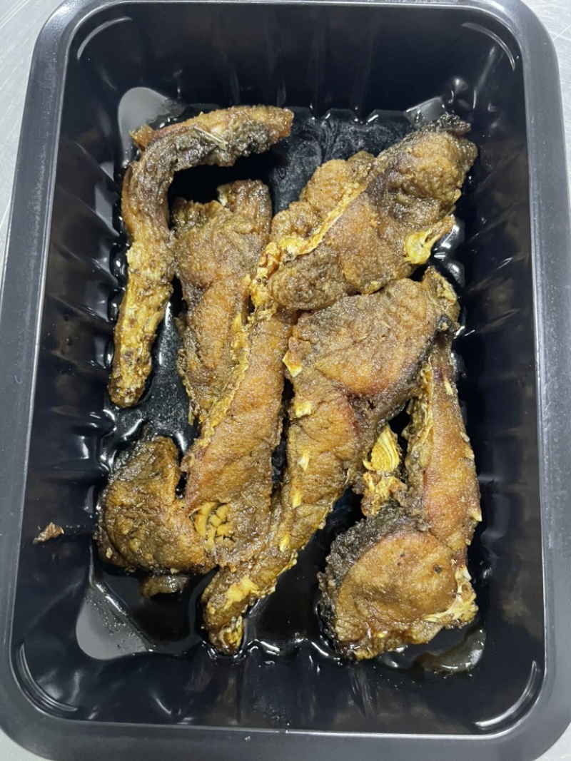 本帮熏鱼，工厂预炸，300克一盒，适合餐饮，电商团购地摊