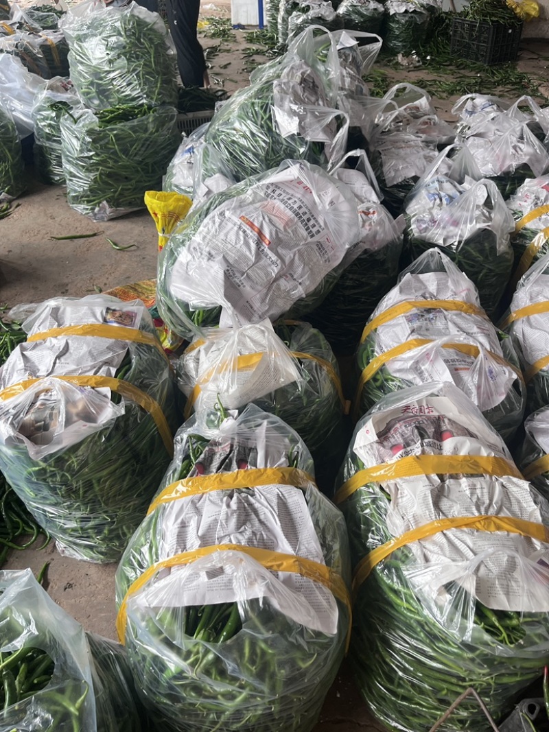 红线椒大量有货价格美丽有需要的联系我