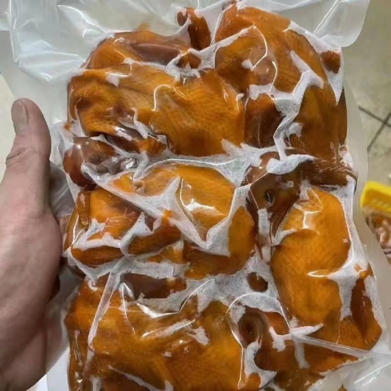 【脆皮流汁乳鸽】