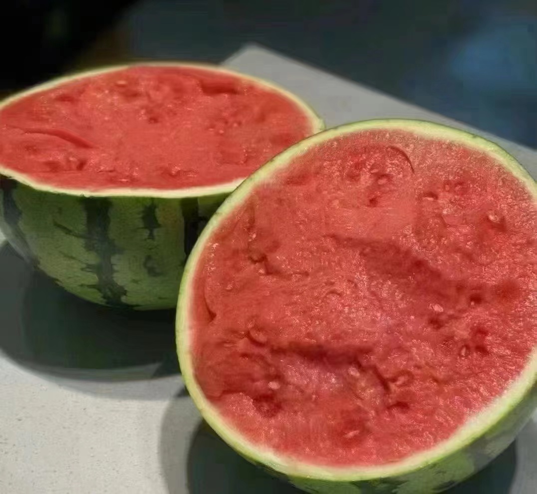 美都西瓜成熟果实特写