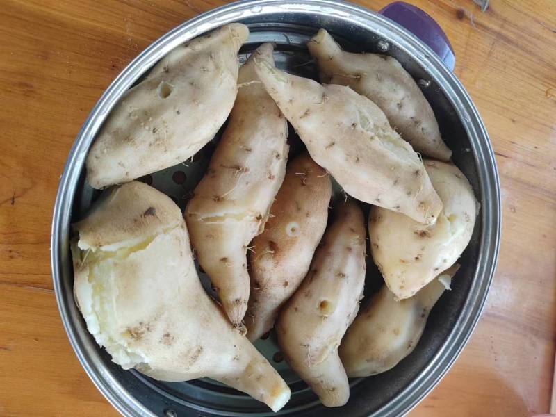 广东白皮白心牛奶人参薯，粉糯香甜，长期有货，有需要联系我