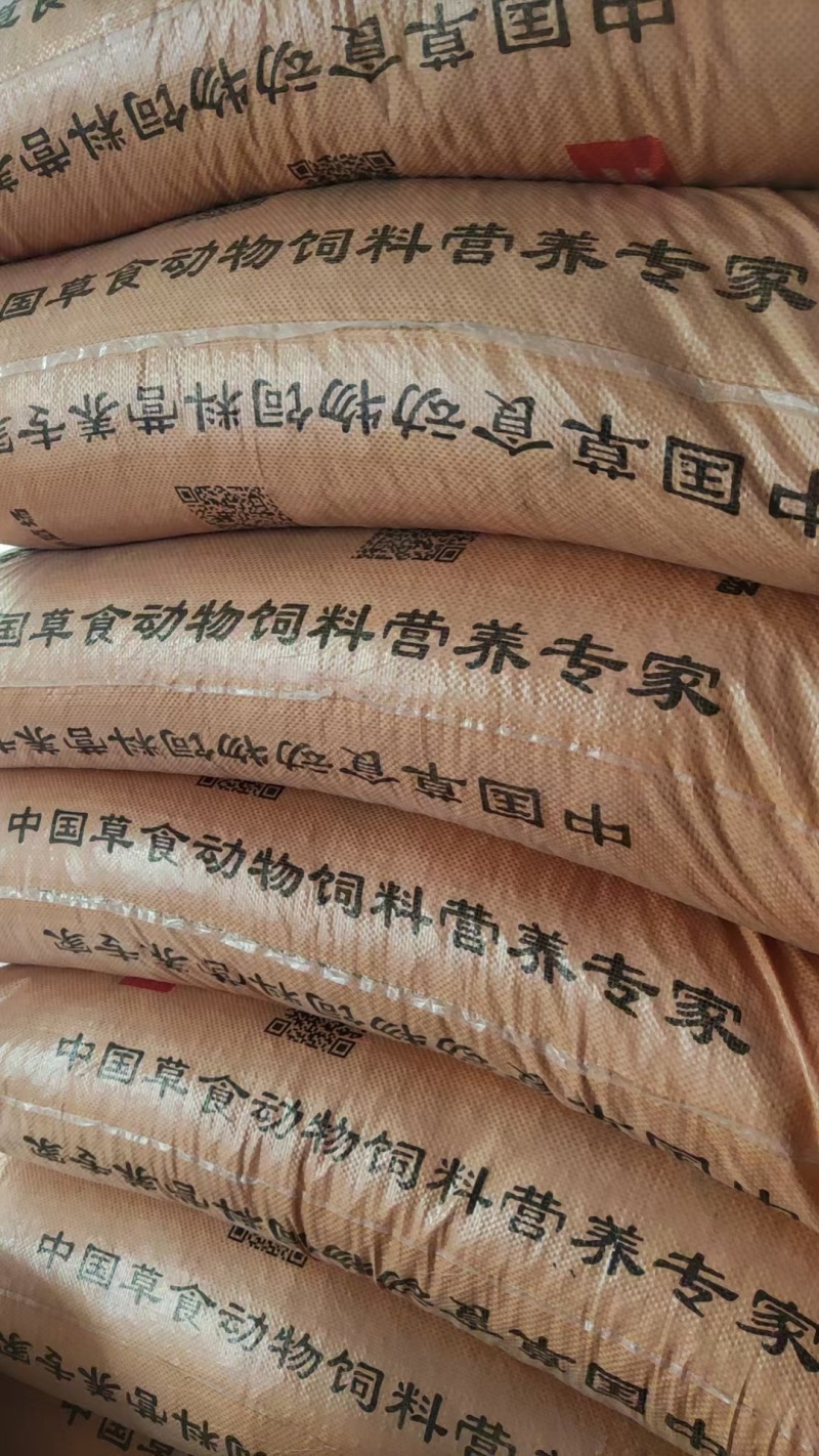 成都英美尔小犊牛精料牛料颗粒料开口饲料小牛饲料精不料犊牛