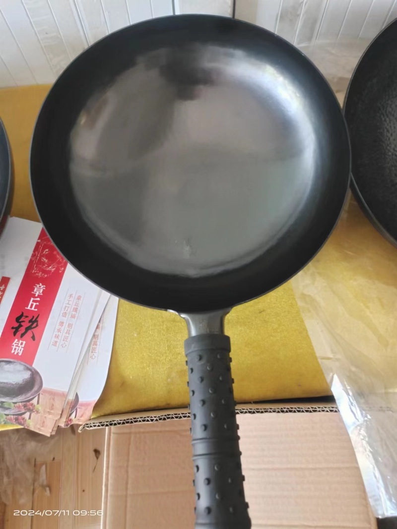 厨房用品纯手工锻打铁锅无涂层，不沾锅价格便宜