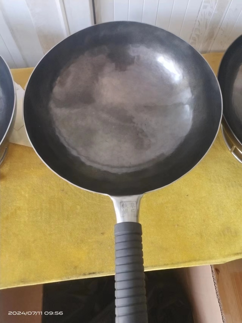 厨房用品纯手工锻打铁锅无涂层，不沾锅价格便宜