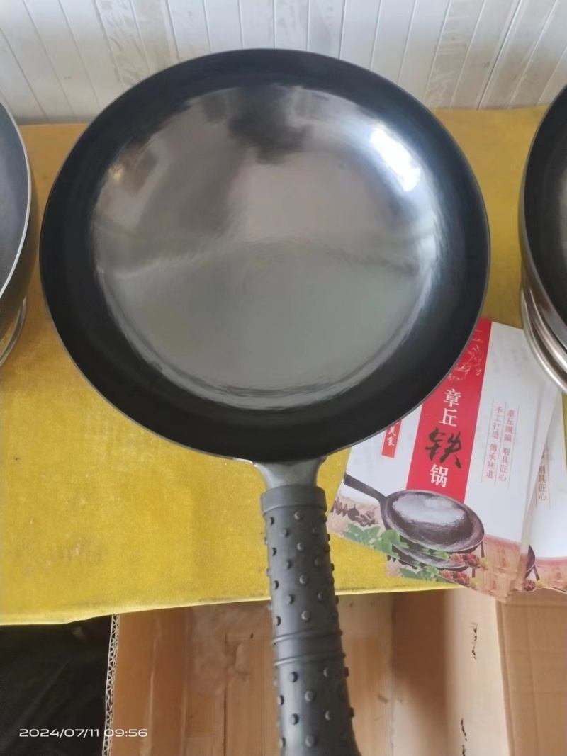 厨房用品纯手工锻打铁锅无涂层，不沾锅价格便宜