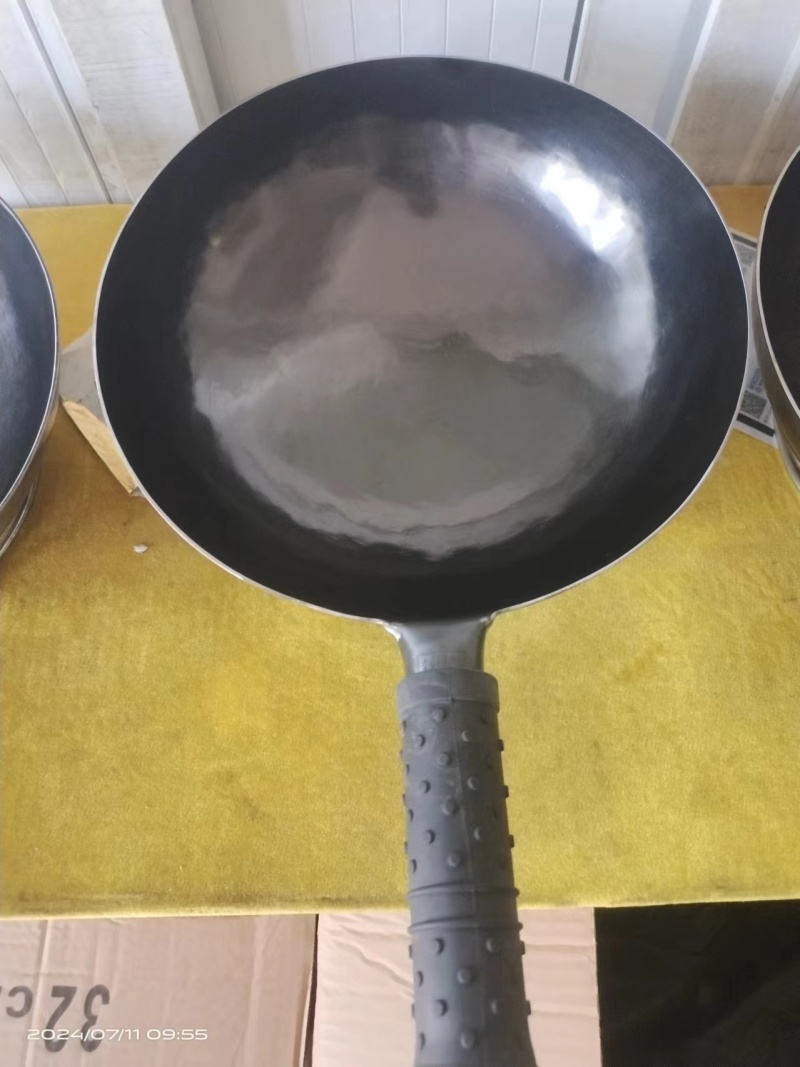 厨房用品纯手工锻打铁锅无涂层，不沾锅价格便宜