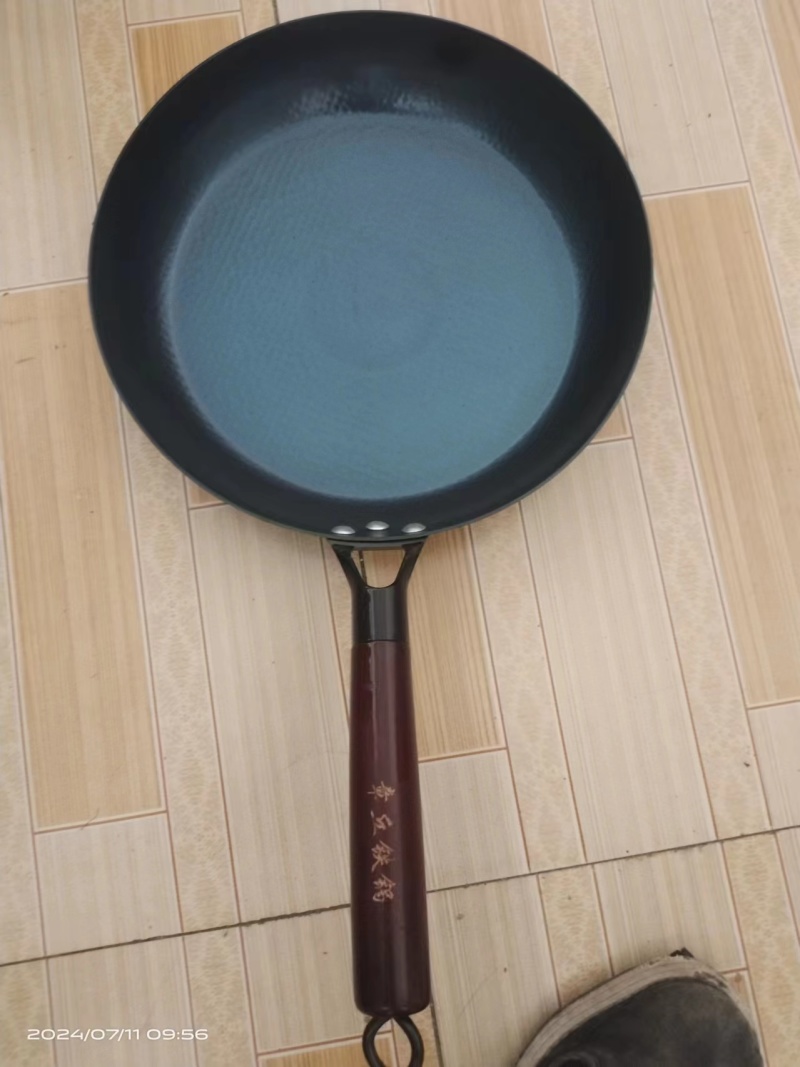 厨房用品纯手工锻打铁锅无涂层，不沾锅价格便宜