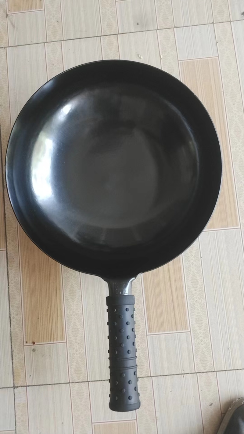 厨房用品纯手工锻打铁锅无涂层，不沾锅价格便宜