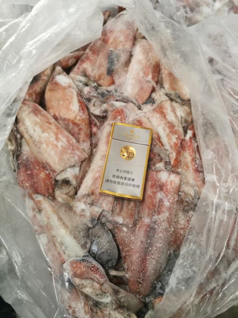 红鱿鱼的肉质嫩滑且有弹性，口感浓郁，味道鲜美。欢迎进店选