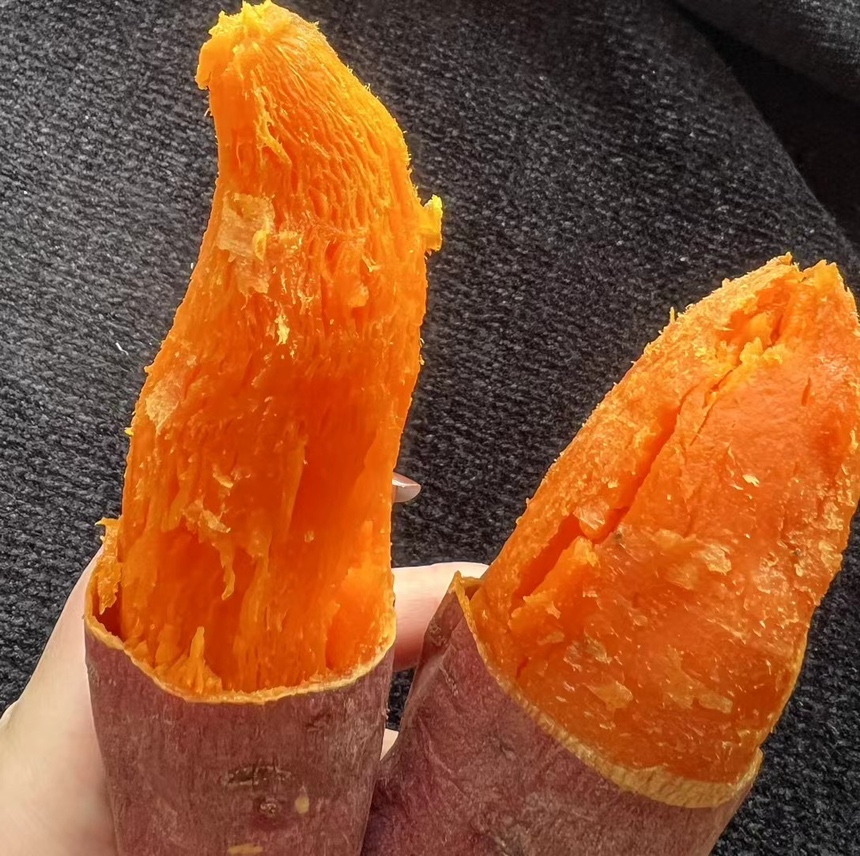 红薯剖面展示丰富橙色果肉