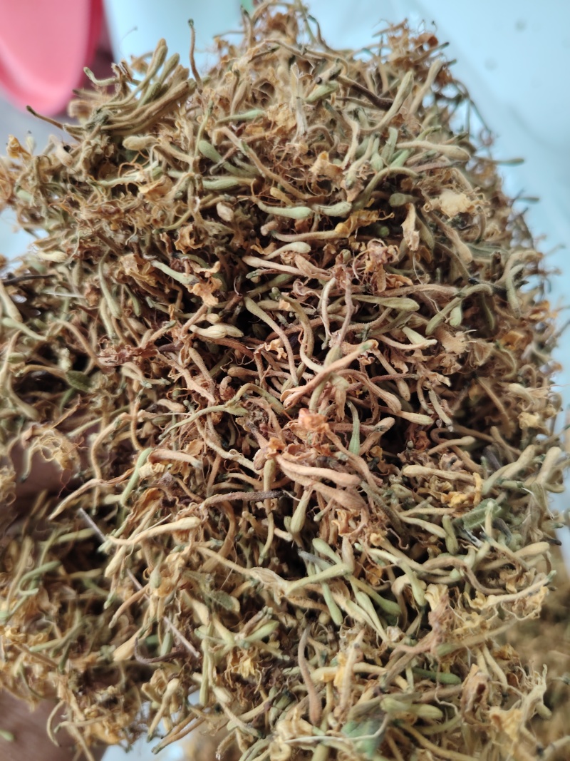 贵州金银花，晒花无硫，味香，己人工筛选