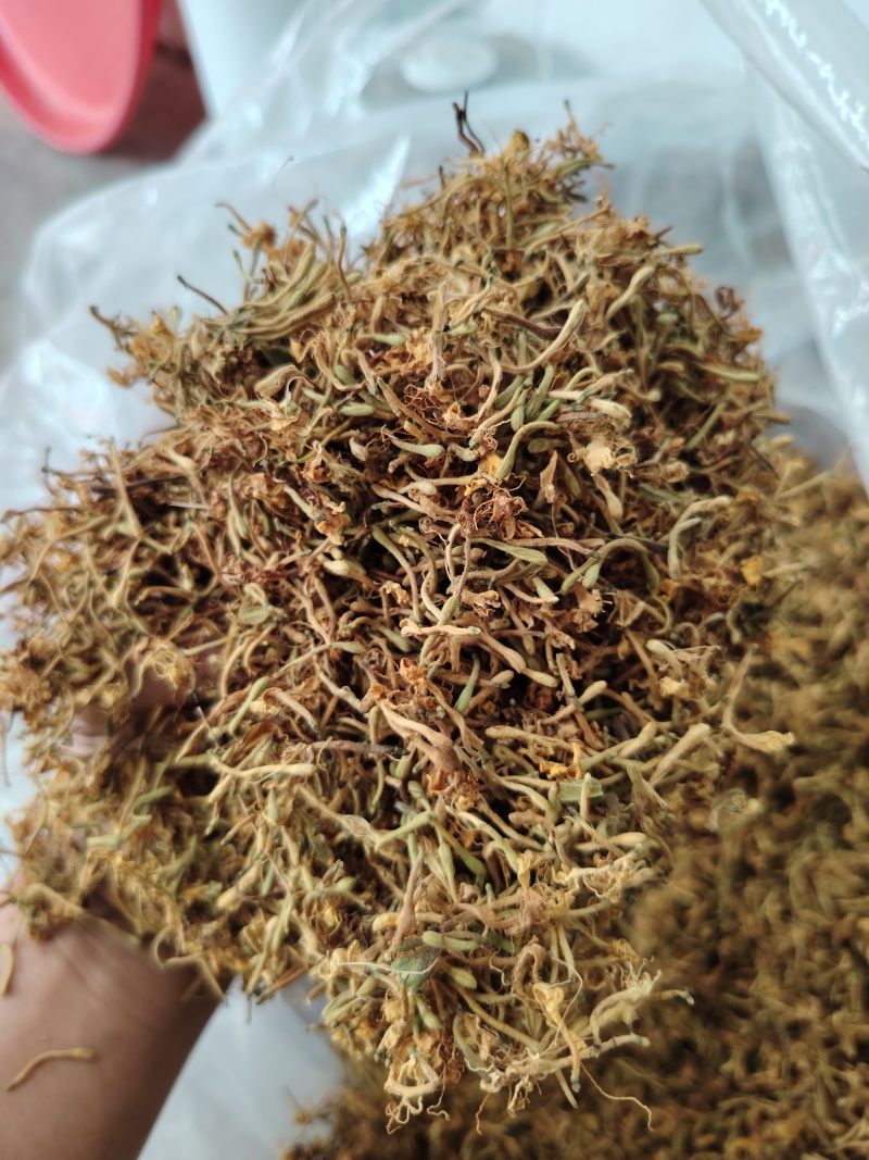 贵州金银花，晒花无硫，味香，己人工筛选