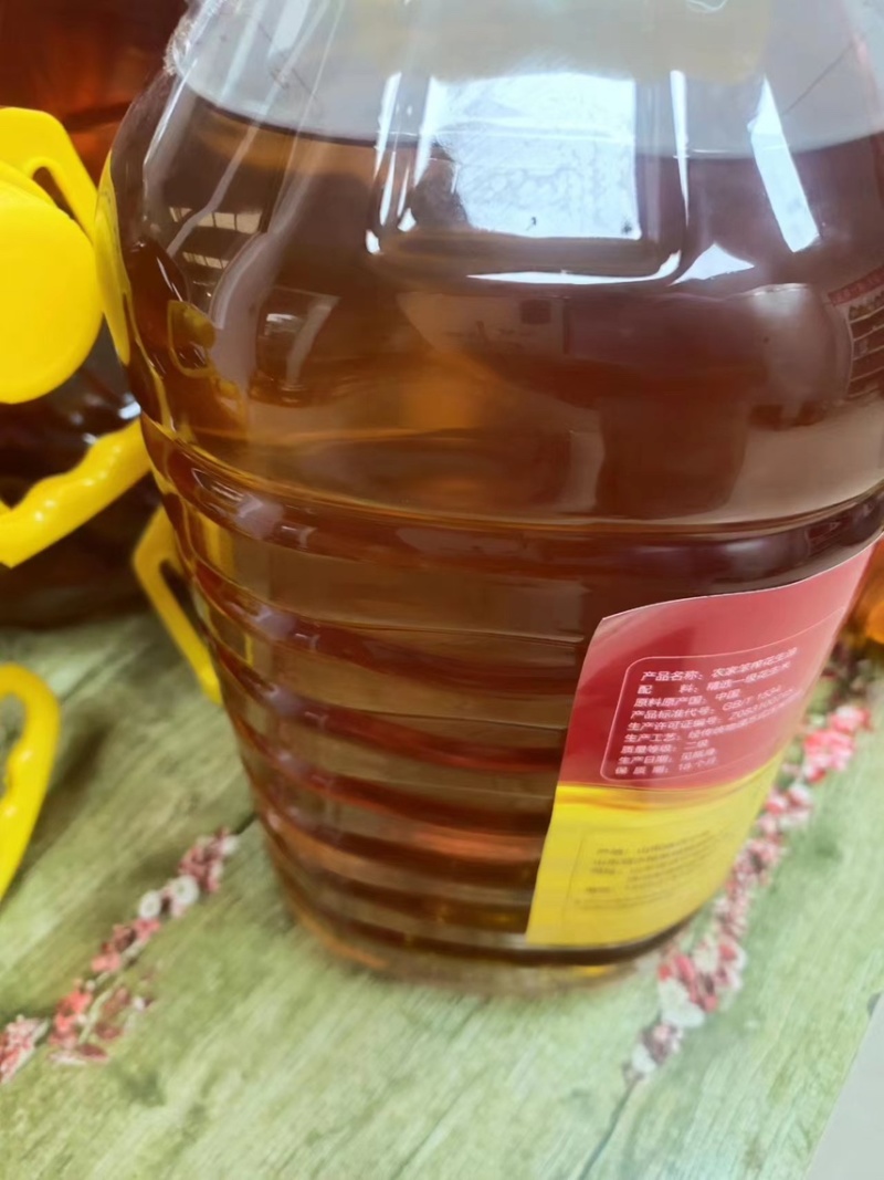 纯正花生油传统笨榨浓香质量保证欢迎订购