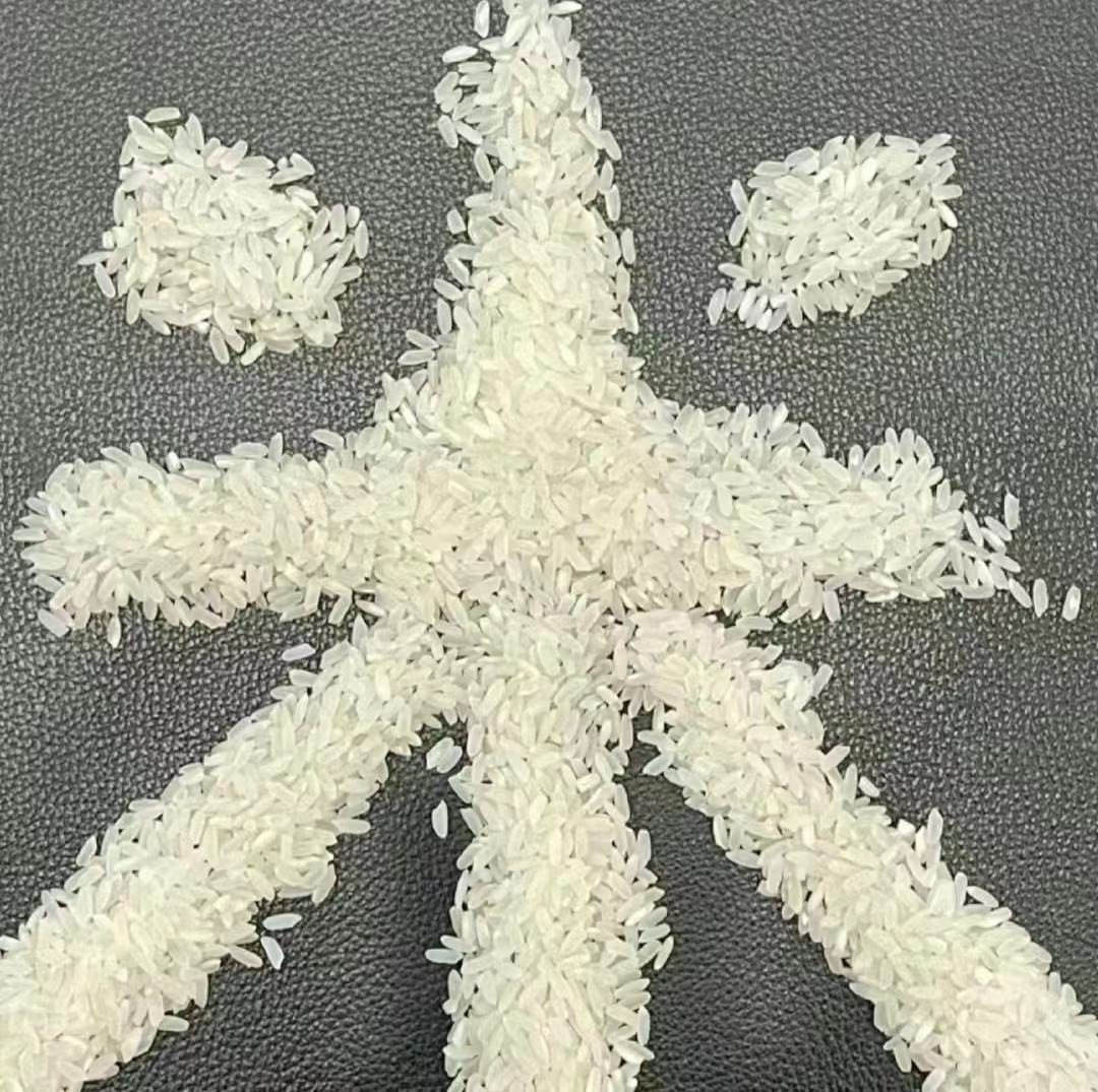 五常大米长粒香与稻花香外观对比图