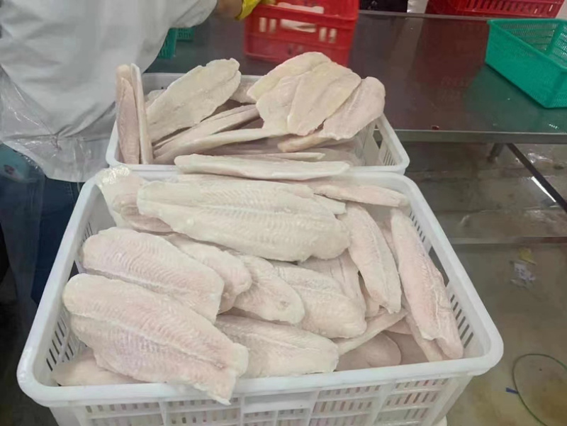 去皮精修巴沙鱼柳，规格7-8-9成，20斤4包