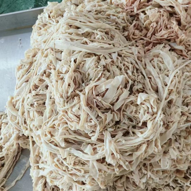 预煮原材料的肠卷