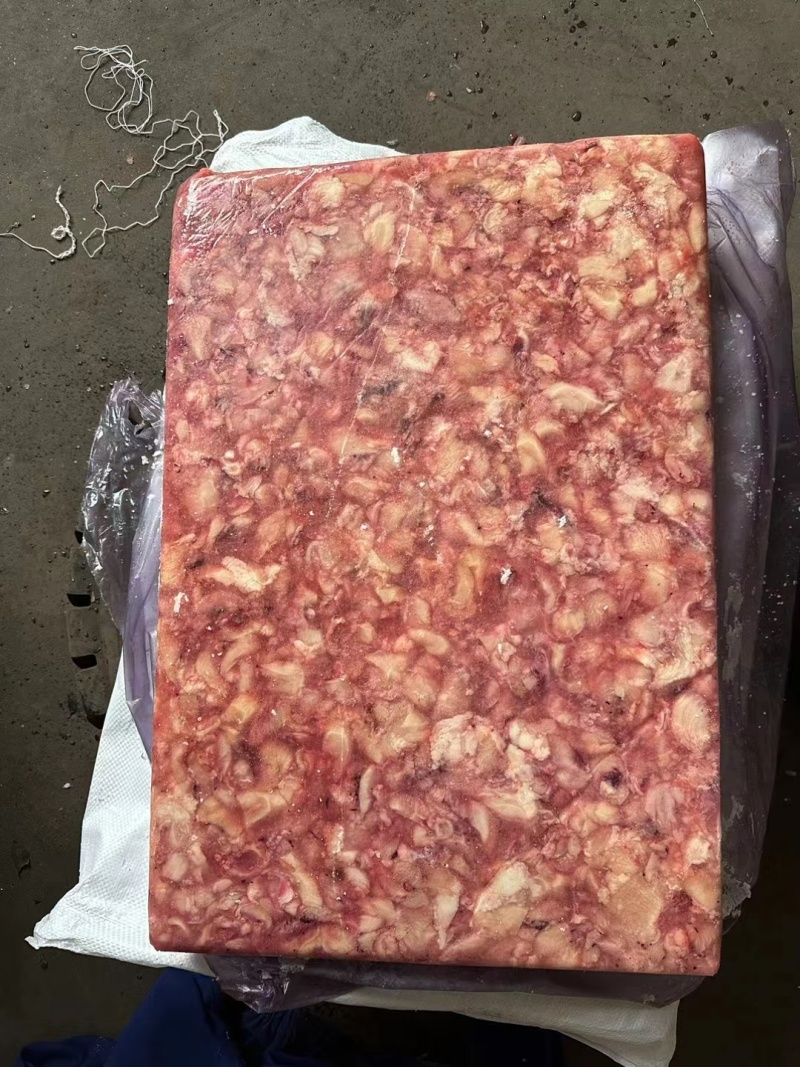 鸡胸碎肉（带极少量骨）