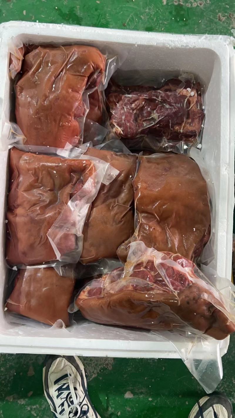 熟驴肉带皮驴肉五香驴肉厂家直供品质保证