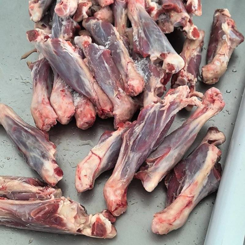 草地羔羊前小腿，半斤左右一个，一箱20斤装。