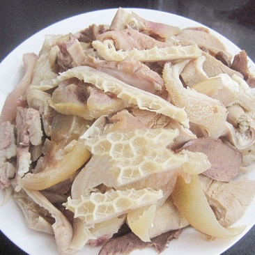 熟食牛杂,牛下货有大肠,小肠,肺,散袋,大肠头新鲜水煮。