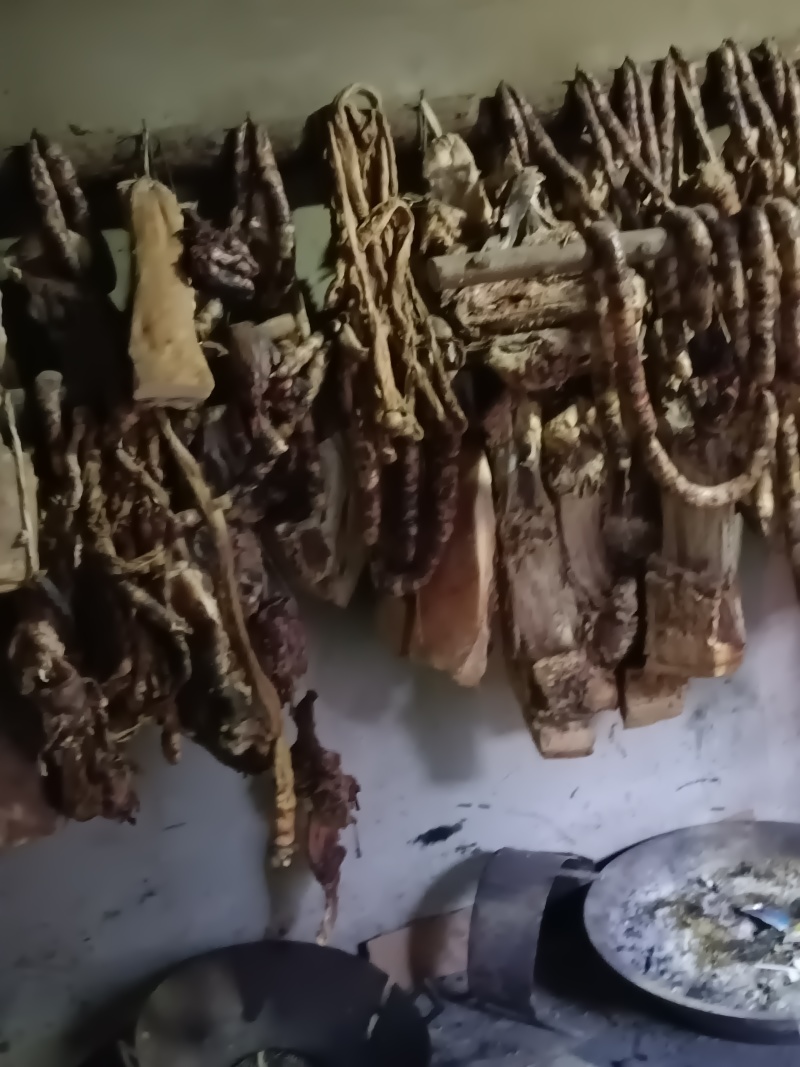 家养土猪肉，油水多，量大从优价格优惠欢迎看货