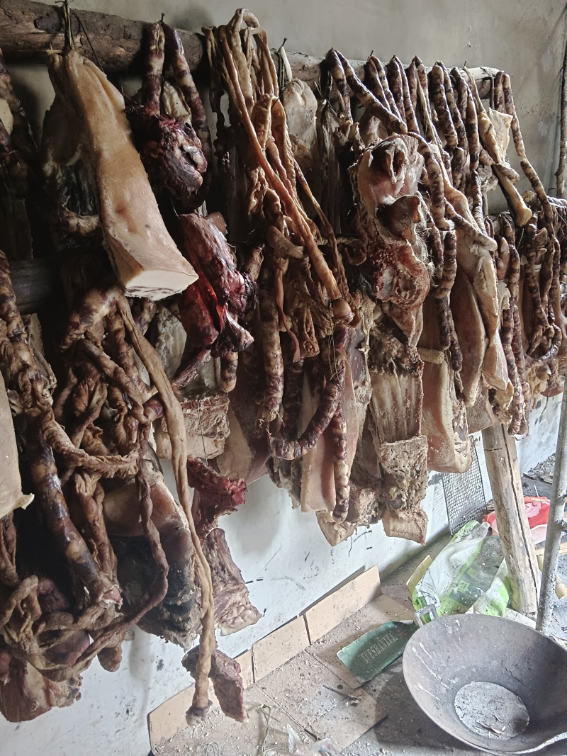 家养土猪肉，油水多，量大从优价格优惠欢迎看货