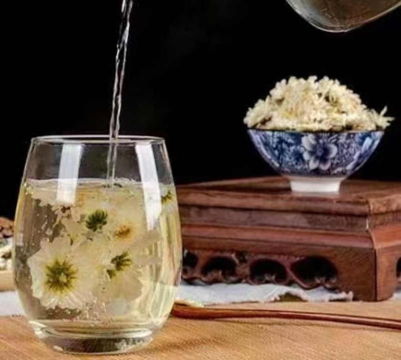 黄山贡菊，生长在深山里，海拔700米，不打药，生态有机肥